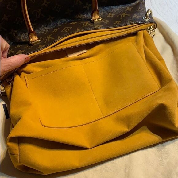 Authentic Louis Vuitton Pallas MM - Picture 8 of 8